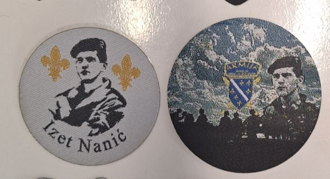 2 amblema Izeta nanica bijele i crne boje