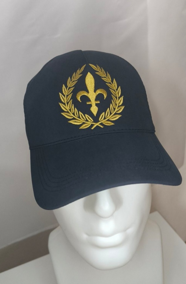 Kačket sa vijencom i ljiljanom u sredini teget plave boje