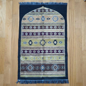 postekija tamno plave boje sa tradicionalnim bosanskim motivima na parketu