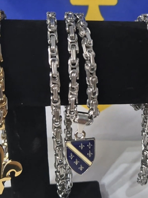 lanac kraljevski vez sa grbom RBiH sive boje na crnoj podlozi