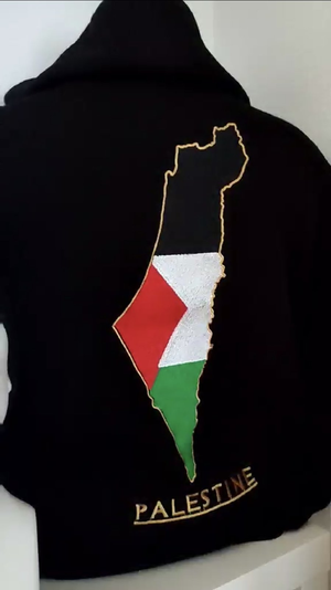Dukserica sa kartom Palestine sa ledja crne boje