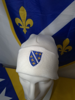 bijela pletena kapa sa masinski vezenim grbom RBIH