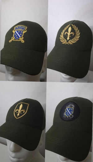 4 modela vojno zelenih kacketa sa usivenim ljiljanima