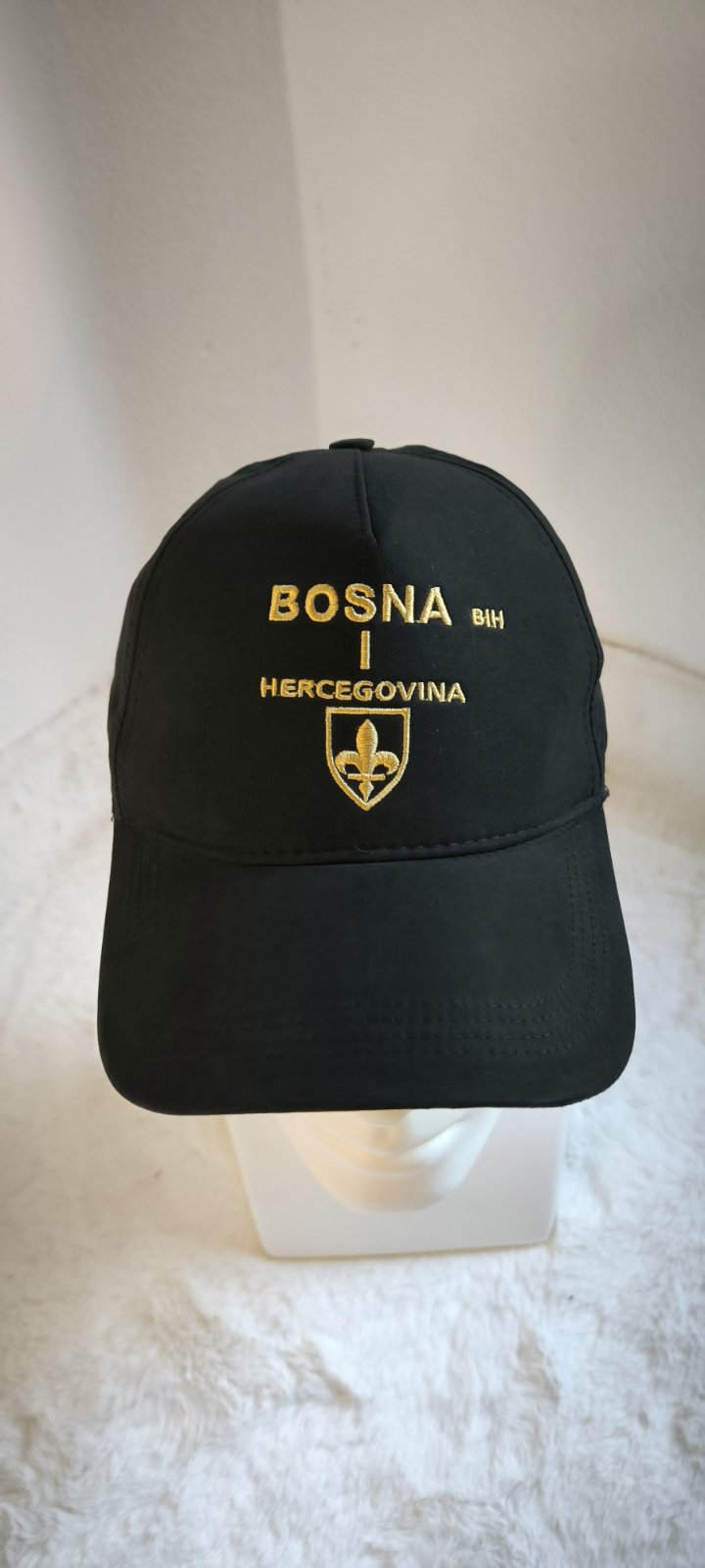 kacket ljiljan i Bosna i Hercegovina crne boje