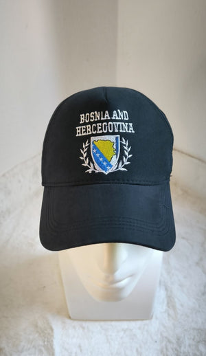 tamno plavi kacket sa grbom Bosne i Hercegovine