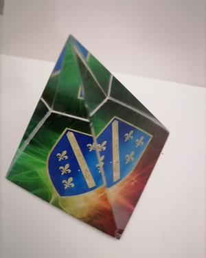 staklena piramida ljiljani