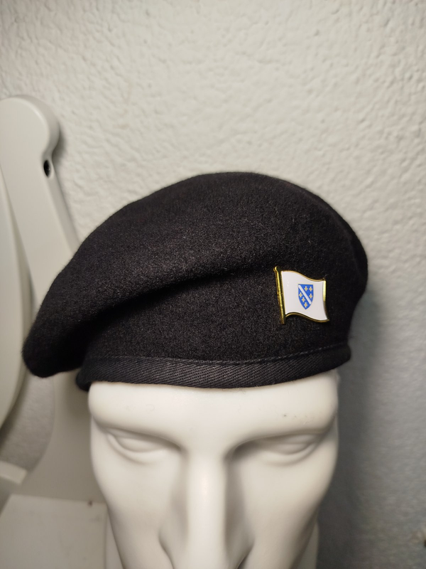 crna beretka sa zastavicom RBiH