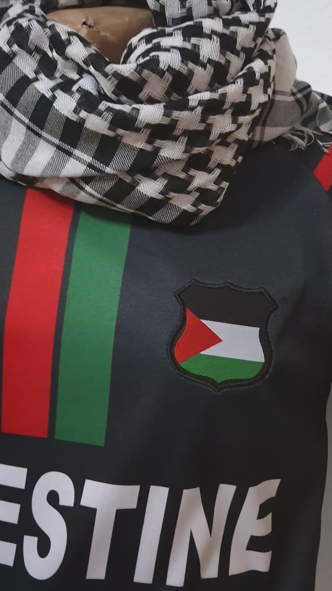 Dres Palestine iz više uglova