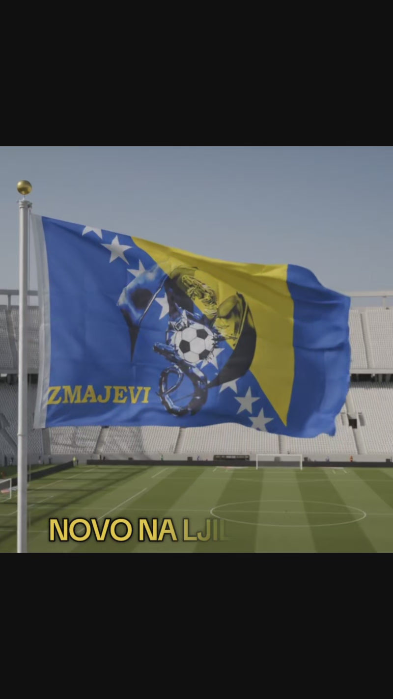 zastava BIH sa zmajem i nogometnom loptom na sredini se vihori u stadionu