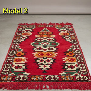 Model 2 bosanskog tradicionalnog cilima bordo crvene boje