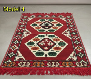 Model 4 bosanskog tradicionalnog cilima bordo crvene boje